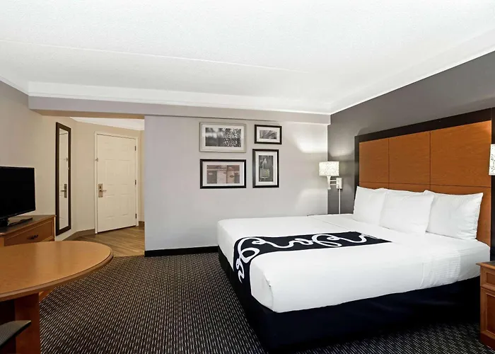 La Quinta By Wyndham Airport Hotel 3*