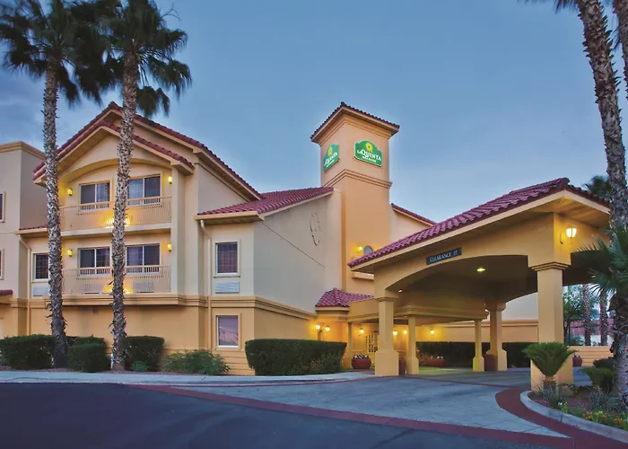 La Quinta By Wyndham Airport Hotel