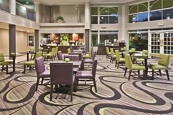 La Quinta By Wyndham Airport Hotel