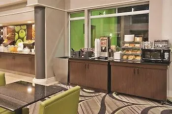 Hotel La Quinta By Wyndham Airport