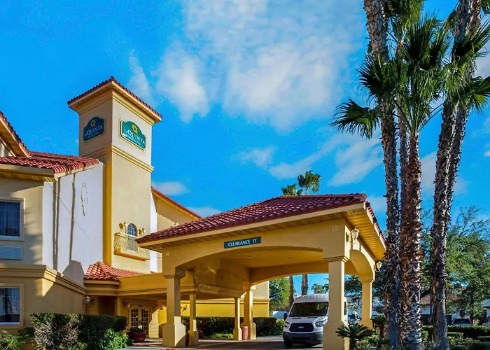 Hotel La Quinta By Wyndham Airport 3*