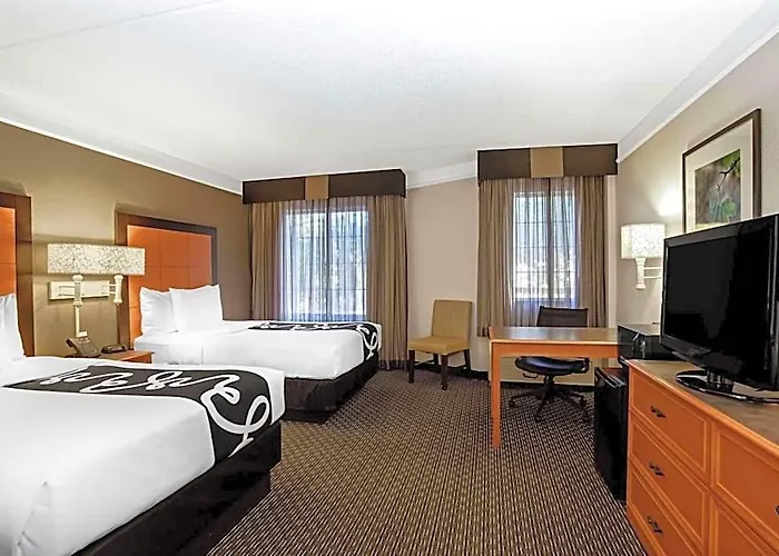 La Quinta By Wyndham Airport Hotel 3*