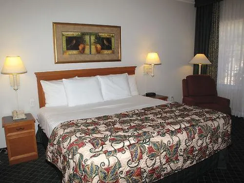 Hotel La Quinta By Wyndham Airport
