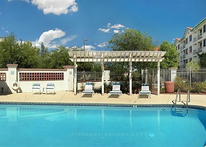 Hotel La Quinta By Wyndham Airport 3*